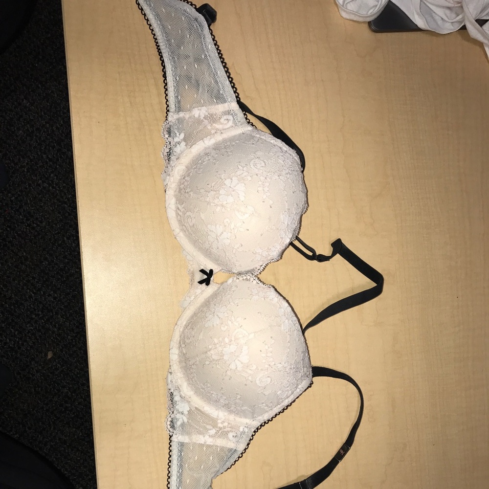 NWT Victoria secret bra 34D